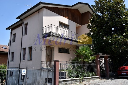 Foto Villa bifamiliare a Cesena Monte - Osservanza di 320 m² con 10 locali