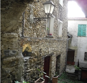 Foto Appartamento in Via Palestro 10, Cosio d'Arroscia di 90 m² in aste