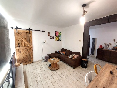 Foto Appartamento in Piazza Giuseppe Mazzini, Vaiano Centro di 65 m²