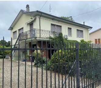 Foto Villa unifamiliare in Via de Gasperi 8, Sale di 184 m² con 7 locali