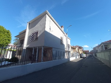 Foto Villa unifamiliare a Mortara Centro di 295 m² con 4 locali in vendita