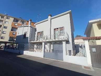 Foto Villa unifamiliare a Mortara Centro di 295 m² con 4 locali in vendita