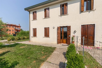 Foto Villa bifamiliare in Via Cornara 12, Villanova di Camposampiero