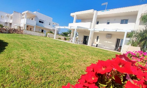 Foto Villa unifamiliare in Via Platone, Carovigno Torre Santa Sabina
