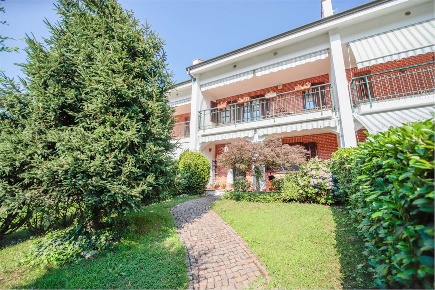 Foto Villa a schiera in Via Michelangelo 8, Volpiano di 171 m² con 5 locali