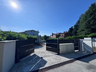 Foto Villa bifamiliare a Sasso Marconi Borgonuovo di 360 m² con 10 locali