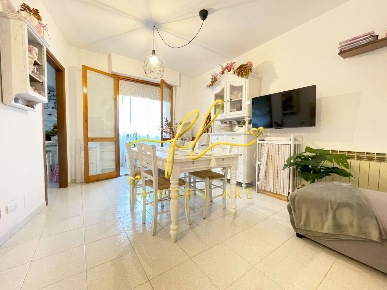 Foto Appartamento a Pomarance Centro di 86 m² con 4 locali in vendita