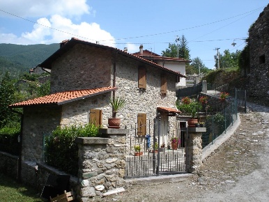 Foto Casa indipendente a Vagli Sotto Centro di 80 m² con 4 locali