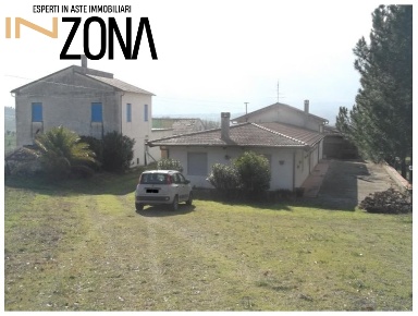 Foto Villa unifamiliare in Contrada Varano, Catignano di 378 m² in vendita
