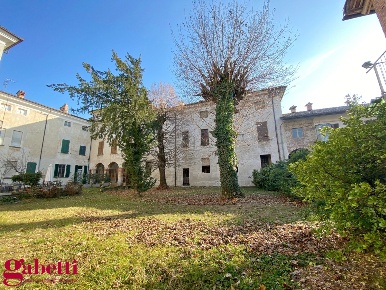 Foto Villa unifamiliare in Marconi, Cherasco Centro di 560 m² con 6 locali