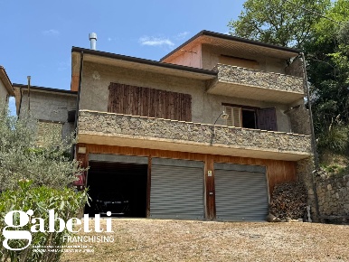 Foto Villa unifamiliare in Contrada VALLE BRUCA 233, di 310 m² con 4 locali