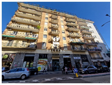 Foto Appartamento in Pasquale Naddeo, Salerno Carmine di 110 m² in vendita