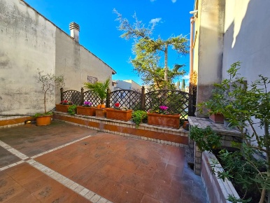 Foto Attico in Via Roma, Terni Centro Storico di 231 m² con 7 locali