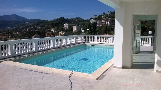 Foto Attico a Bordighera di 380 m² con 3 locali in vendita
