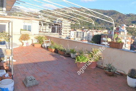 Foto Attico a Massa Centro di 160 m² con 5 locali in vendita
