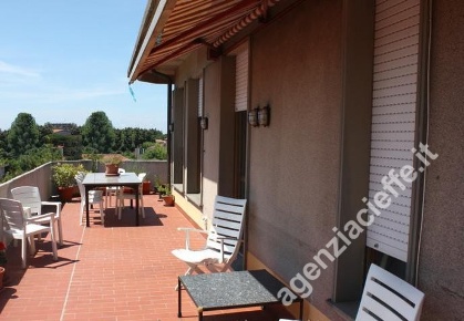 Foto Attico a Massa Marina di Massa Centro di 180 m² con 8 locali