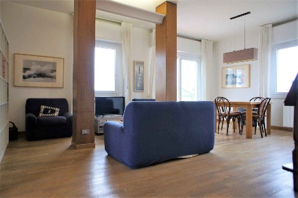 Foto Attico a Massa Marina di Massa Centro di 120 m² con 7 locali