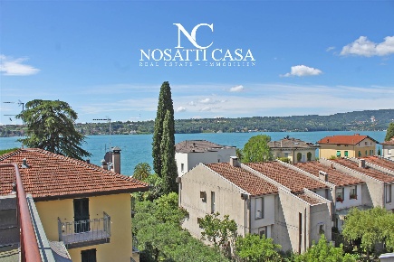 Foto Attico in Via Spiaggia d'Oro 22, Salò Centro di 140 m² con 5 locali