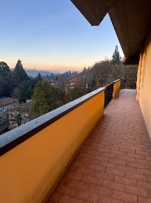 Foto Attico a Pavullo nel Frignano Centro di 171 m² con 6 locali in vendita