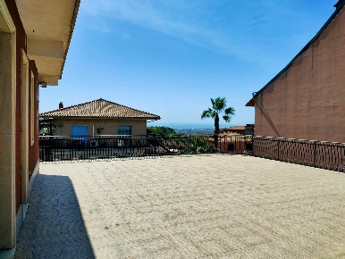 Foto Attico in Via Poggio Del Lupo 111, Catania di 130 m² con 4 locali