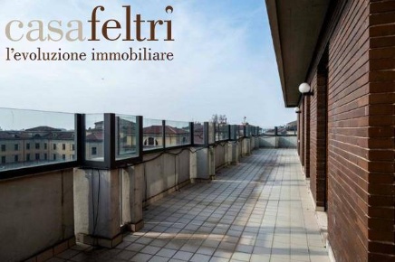 Foto Attico in via Angelo Maj  10, Bergamo Stazione di 220 m² con 6 locali