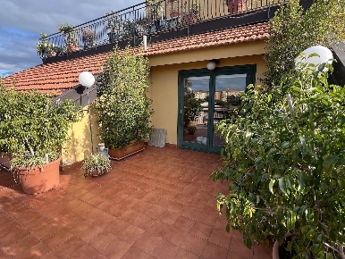 Foto Attico in Via Giovanni Verga 56, Acireale di 200 m² con 7 locali