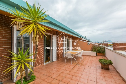 Foto Attico in via edda fagni   27, Livorno Quartiere Venezia di 86 m²