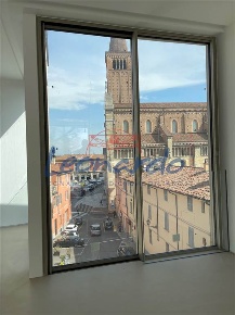 Foto Attico a Piacenza Centro Storico di 170 m² con 5 locali in vendita