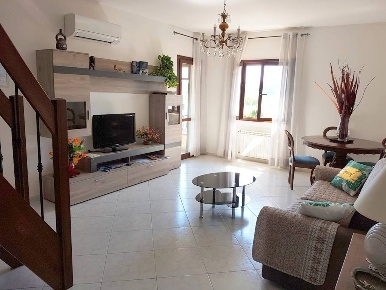 Foto Attico a Santo Stefano di Magra Centro di 120 m² con 5 locali