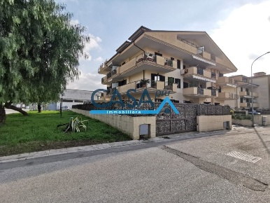 Foto Attico in Viale Kennedy, Vitulazio di 130 m² con 7 locali in vendita