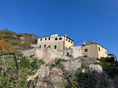 Foto Attico in via Gandolfi 17, Boissano di 157 m² con 5 locali in vendita