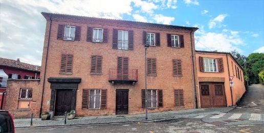Foto Attico in piazza san bartolomeo s.n.c, Castagnole delle Lanze di 80 m²