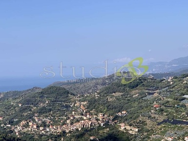 Foto Attico in Corso Bernardo Leone snc, Seborga di 150 m² con 8 locali