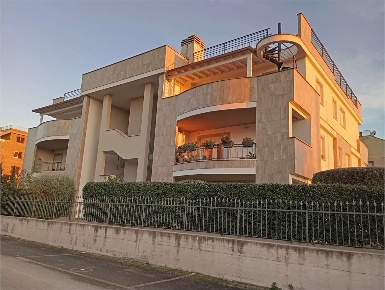 Foto Attico in Via Albinoni, Latina Q4 di 110 m² con 6 locali in vendita