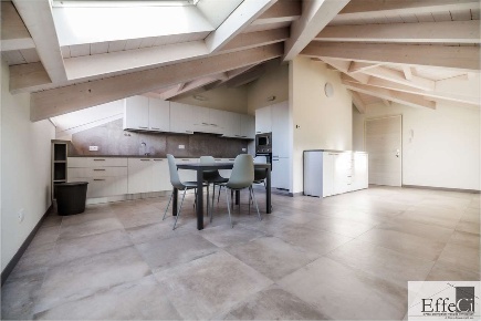 Foto Attico in Via Piave 11/3, Ispra Centro di 121 m² con 4 locali