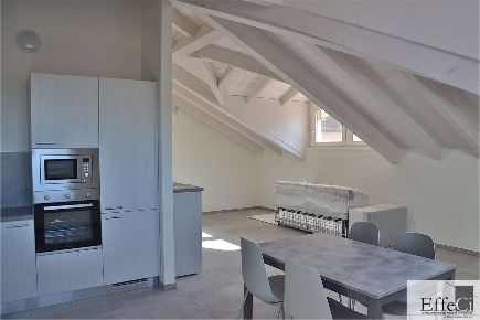 Foto Attico in Via Piave 5, Ispra Centro di 121 m² con 4 locali in affitto