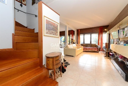 Foto Attico a Desenzano del Garda Desenzano Centro di 161 m² con 6 locali