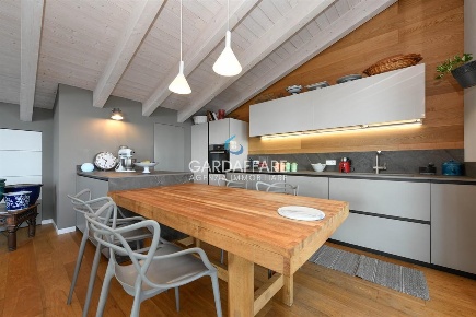 Foto Attico a Desenzano del Garda di 206 m² con 4 locali in vendita
