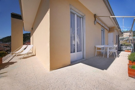 Foto Attico in Via Privata Gabriele Schivo, Alassio di 85 m² con 4 locali