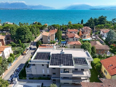 Foto Attico a Desenzano del Garda di 190 m² con 4 locali in vendita