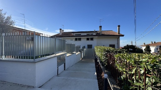 Foto Attico in Via Leone Cattani, Ariccia Centro di 95 m² con 3 locali