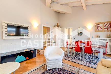 Foto Attico in Via Prais, Padenghe sul Garda Centro di 100 m² con 4 locali