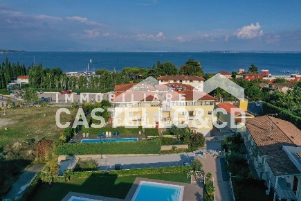 Foto Attico in Via Prais, Padenghe sul Garda Centro di 100 m² con 4 locali