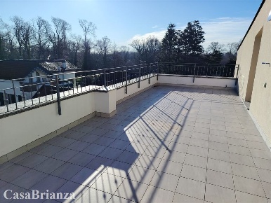 Foto Attico a Biassono Centro di 90 m² con 2 locali in vendita