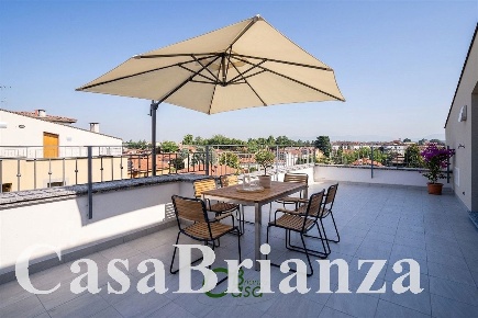 Foto Attico a Biassono Centro di 90 m² con 2 locali in vendita