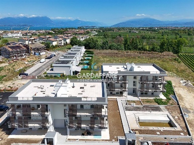 Foto Attico a Desenzano del Garda di 187 m² con 4 locali in vendita
