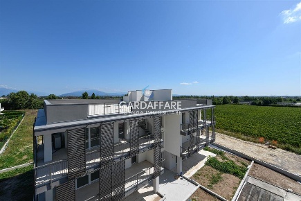 Foto Attico a Desenzano del Garda di 187 m² con 4 locali in vendita