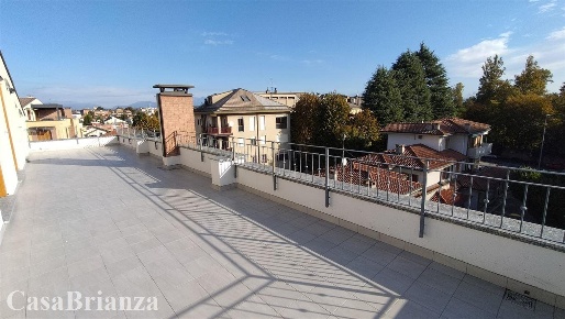 Foto Attico a Biassono Centro di 180 m² con 5 locali in vendita