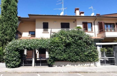 Foto Mansarde in Via S. BERNARDINO, Prato Castellina di 290 m² con 8 locali