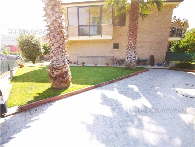 Foto Attico in Via sant'antonio 218, Petritoli di 116 m² con 5 locali